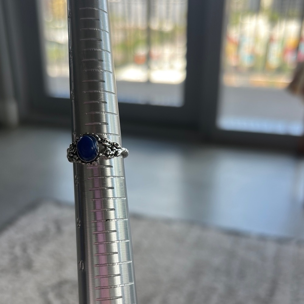 Silver Ring with faux sapphire blue stone vintage design - Picture 5 of 7